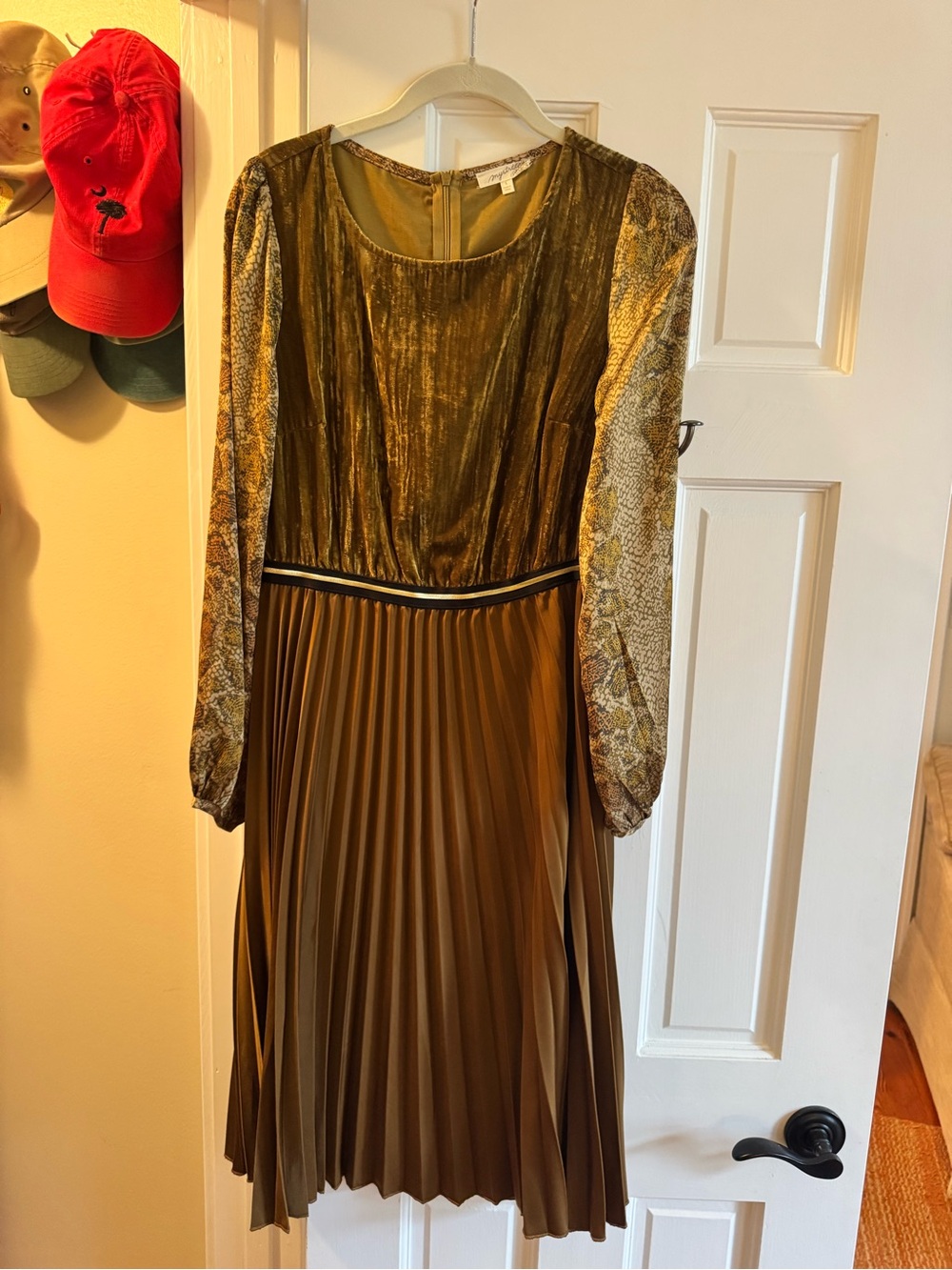 Mystree Olive & Gold Pleated Long-Sleeve Midi Dress